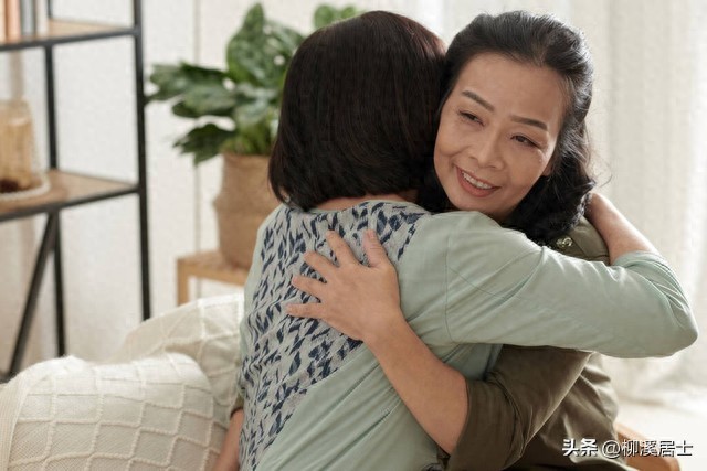 人到中年才明白：孝順公婆和娘家父母，結局原來大不同