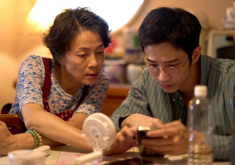 爸爸離世後「媽媽變另一個人」親戚全看傻！　他道出真相網全看哭：「媽媽一定很愛爸爸...」