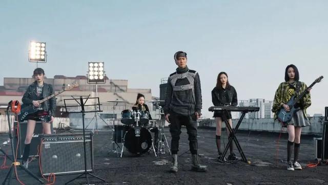 她們是「最美四胞胎」！25年共用一張臉「同時考進世界名校」　「現狀曝光後」網友們服了