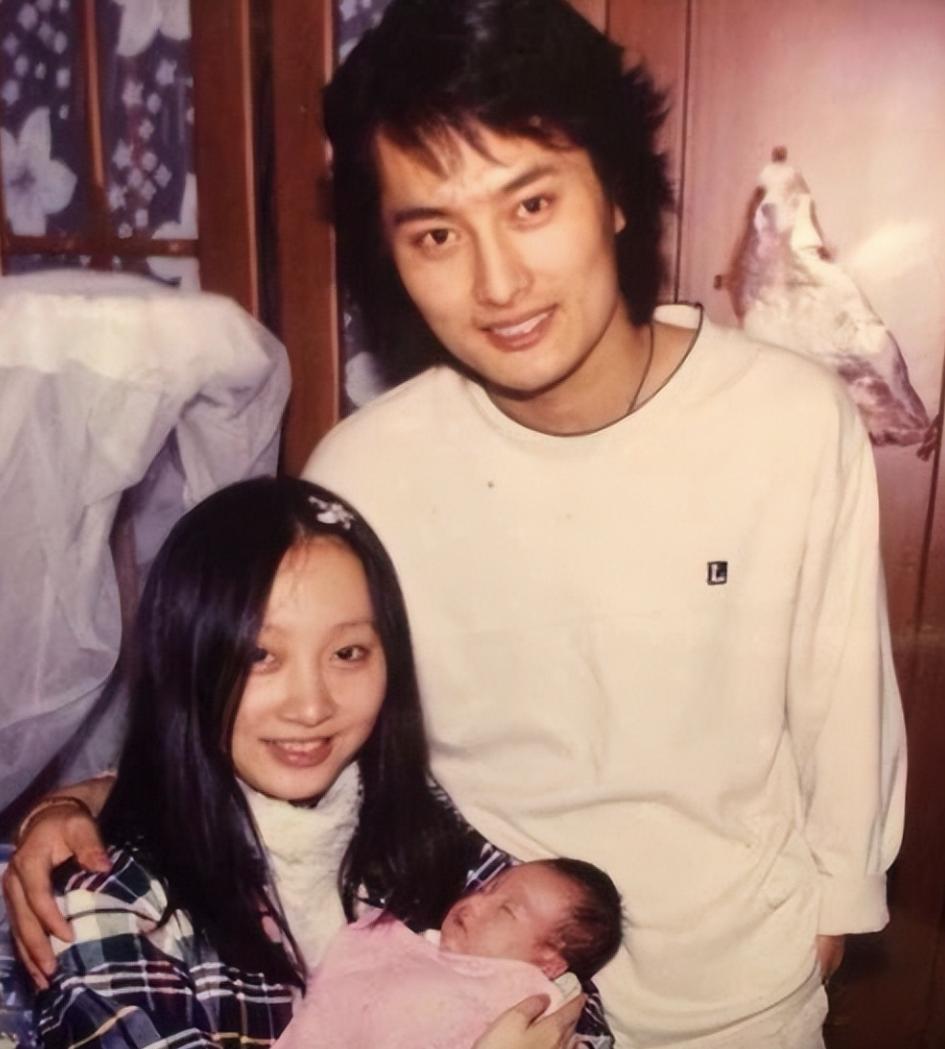家花不如野花香？國民歌手「棄糟糠妻娶小三」高調示愛　「如今下場曝光」網笑活該