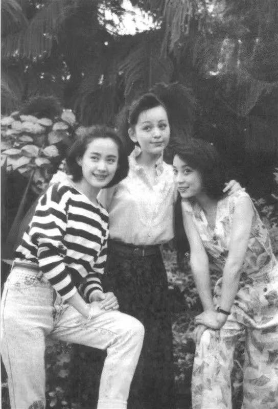 演壞女人紅遍兩岸！55歲實力派影后「亮麗蛻變穿婚紗」粉絲沒認出　離婚2次成單親媽「卻活成女王」