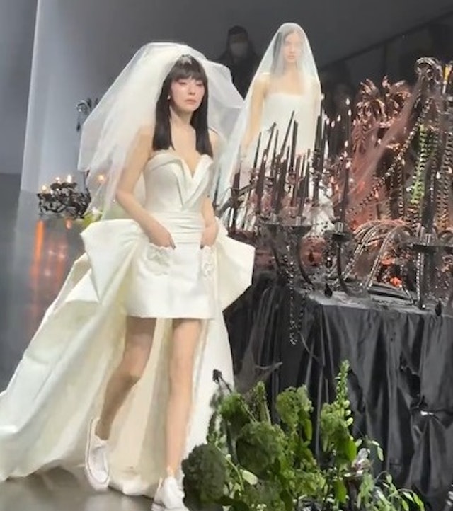 演壞女人紅遍兩岸！55歲實力派影后「亮麗蛻變穿婚紗」粉絲沒認出　離婚2次成單親媽「卻活成女王」