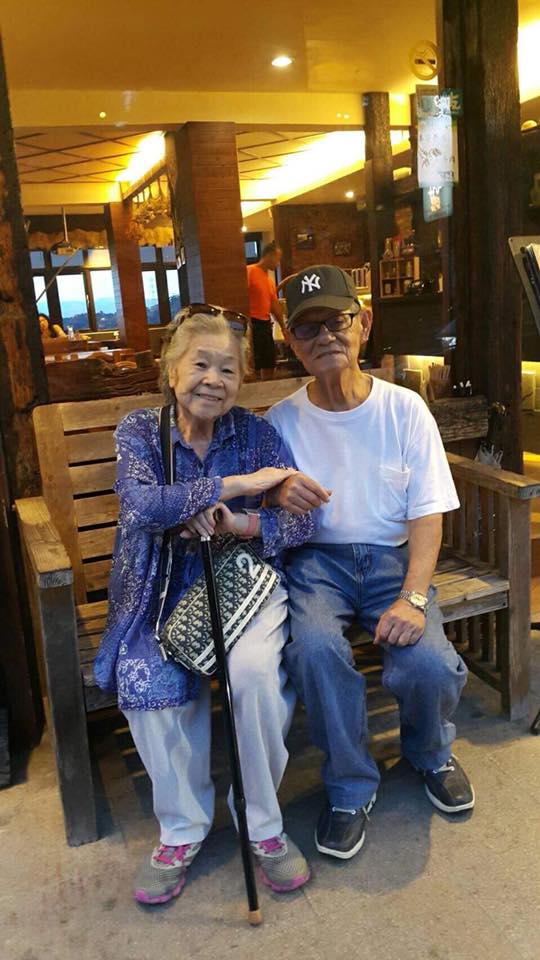素珠與初戀夫牽手62年！被老公寵一甲子：「私下是溫柔小女人」　如今當阿祖「5曾孫相伴」收斂脾氣