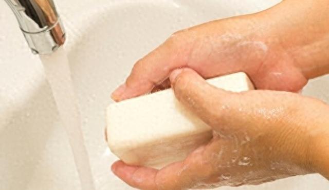 驚人真相！這4類肥皂「長期使用恐致癌」：專家呼籲立即停用