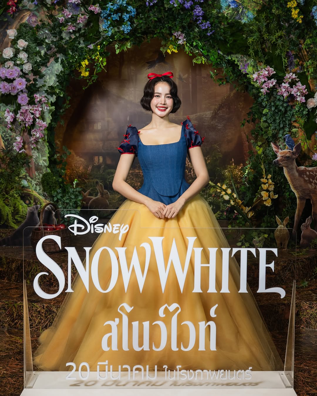 從童話世界走出來！爆紅國外「真人版白雪公主」美翻　白裡透紅美貌「真實身分是全方位藝人」