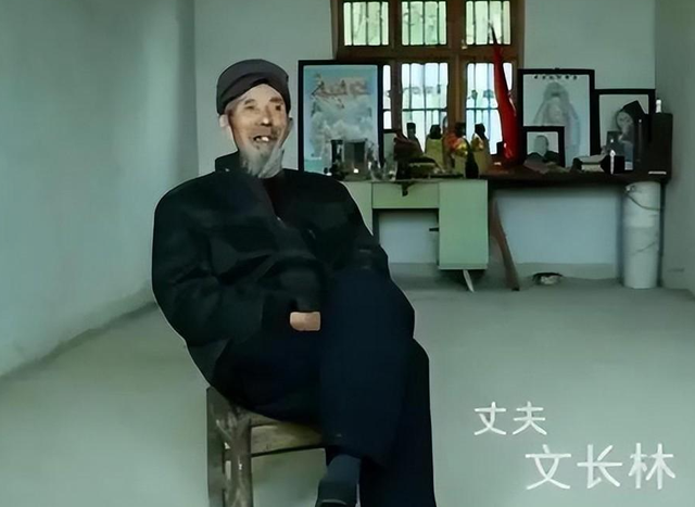 真愛不分年齡!26歲女子「倒追71歲老頭」還結婚生子 被全村人唾棄10年「如今卻成人生贏家」...