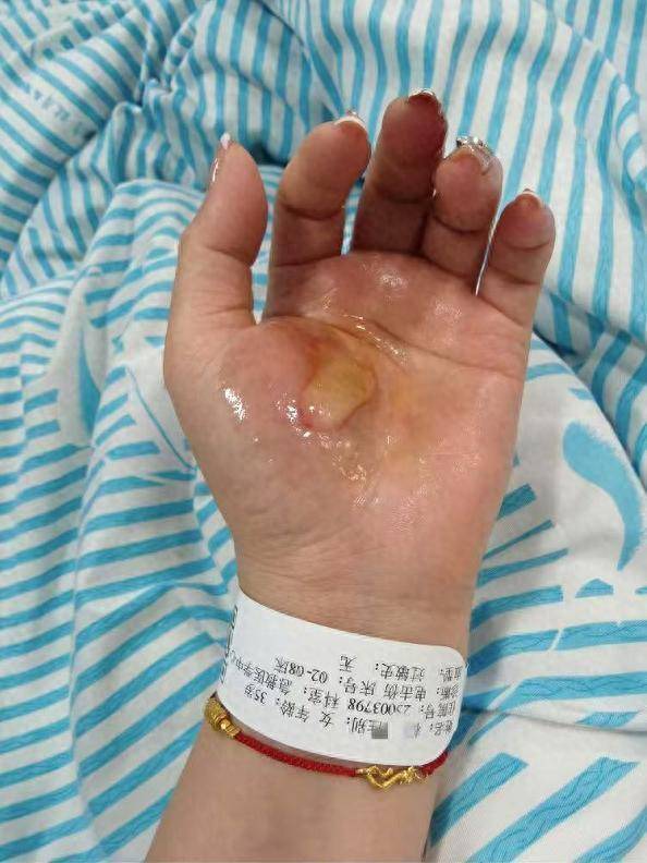 驚魂一刻！洗澡遇熱水器漏電 女子心跳驟停「全身僵硬」險喪命