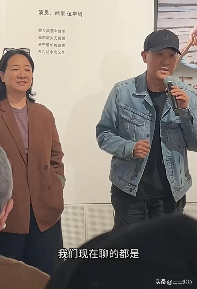 天賜美貌崩毀!57歲資深女星「無預警現身母校」打扮超樸素 「臉黃腰粗像大嬸」網全讚:這才是自然老去