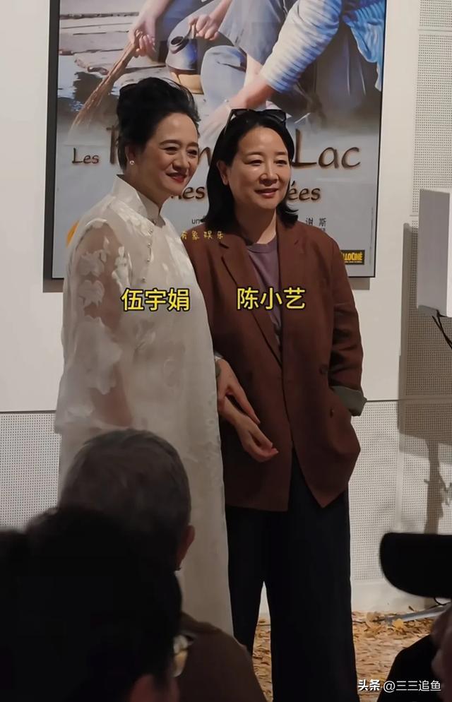 天賜美貌崩毀!57歲資深女星「無預警現身母校」打扮超樸素 「臉黃腰粗像大嬸」網全讚:這才是自然老去