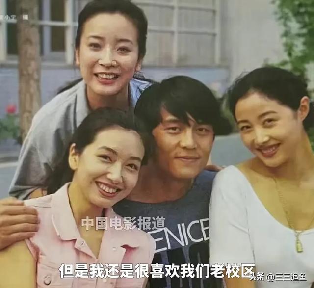 天賜美貌崩毀!57歲資深女星「無預警現身母校」打扮超樸素 「臉黃腰粗像大嬸」網全讚:這才是自然老去