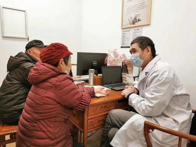 驚人效果！49歲市場阿姨「每日一顆生番茄」四個月後健康大轉變