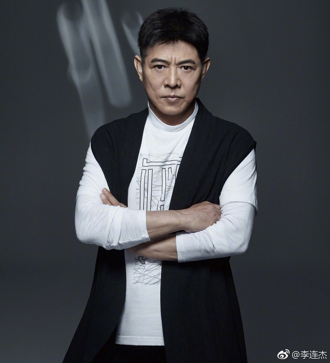 52歲中山忍依舊單身！傳因《精武英雄》暗戀李連杰至今未果，如今優雅如女王