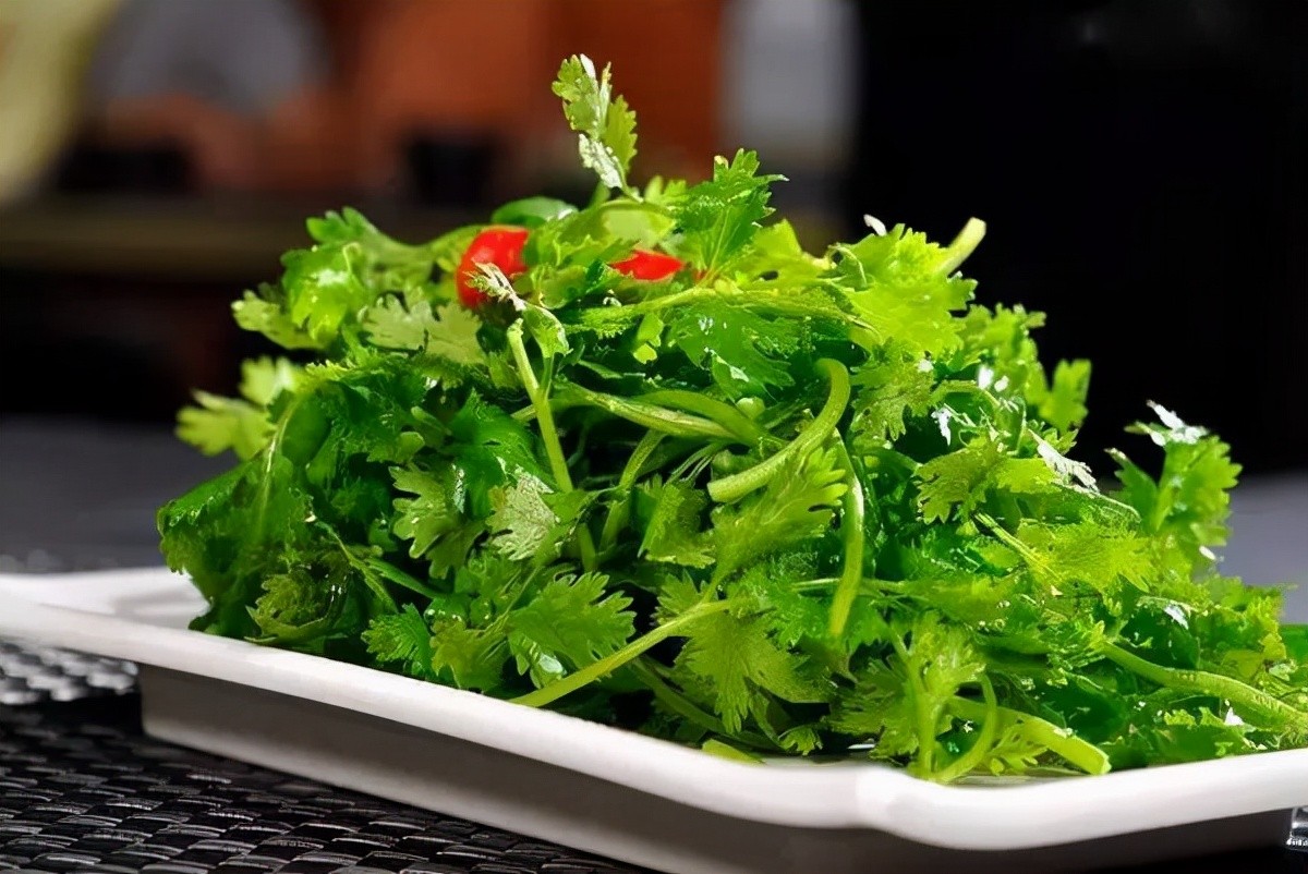 不只能增添香味！專家激推「5種香料超顧腸胃」　醫生點名「它是直腸、大腸癌剋星」：每餐都可加