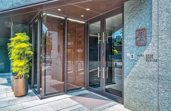 逃亡加拿大7年！大咖夫妻「傳出離婚回台投案」　崩潰曝「遭黑白追殺內幕」：讓我看看爸媽