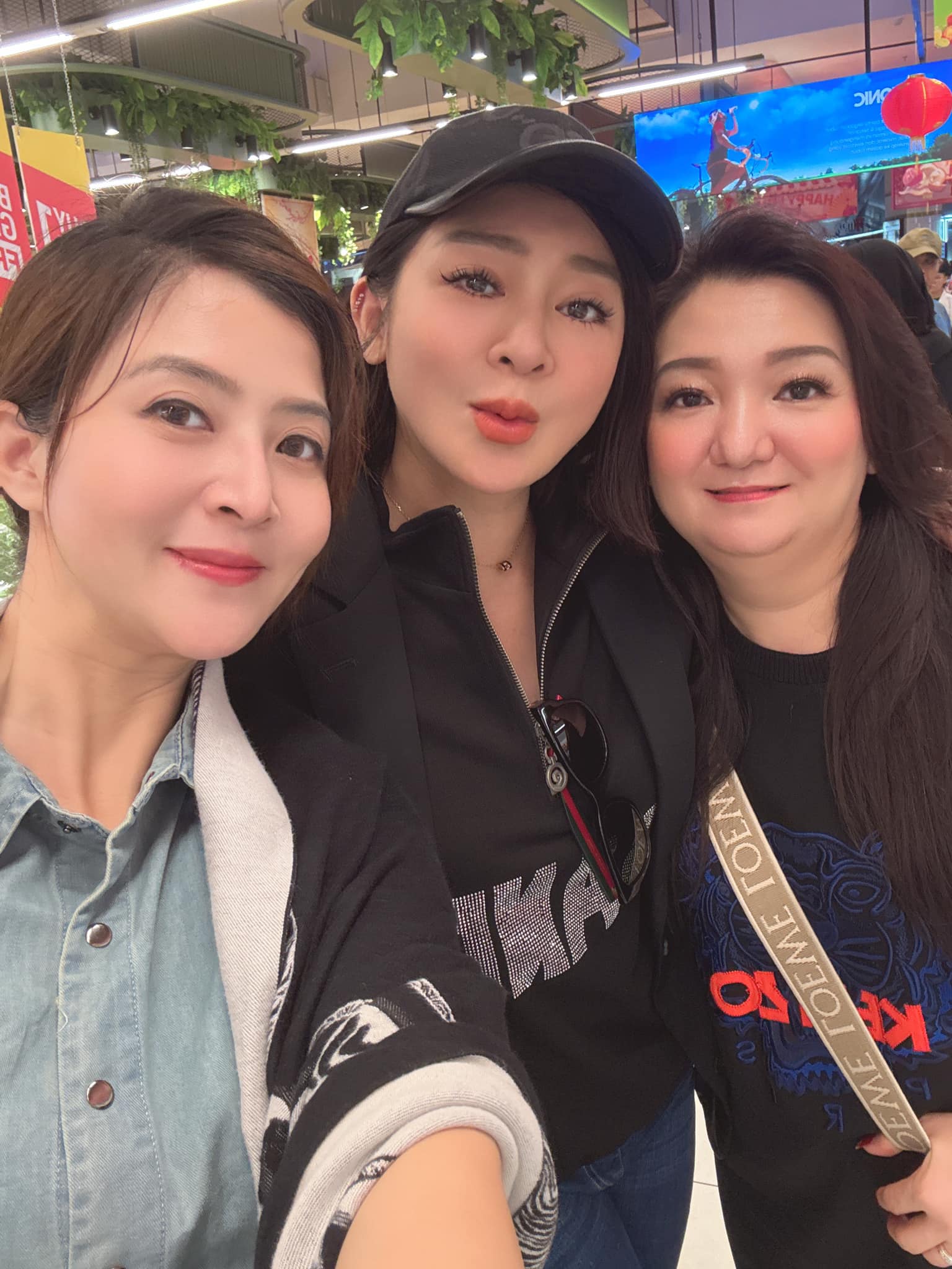 笑起來好僵？王彩樺現身婚禮「不自然塑膠臉」被酸整過頭　「撞臉古文物」她無奈回應