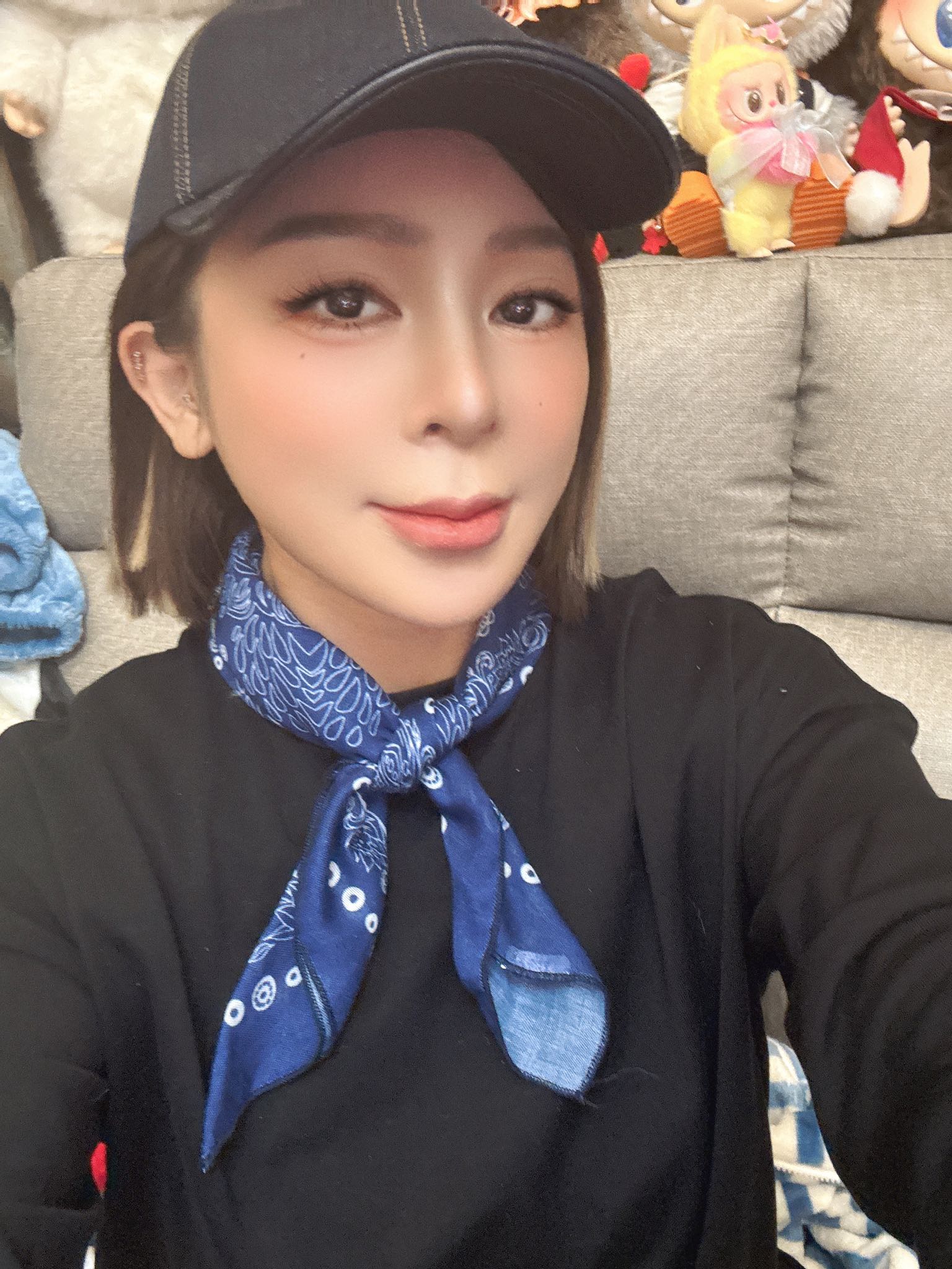 笑起來好僵？王彩樺現身婚禮「不自然塑膠臉」被酸整過頭　「撞臉古文物」她無奈回應