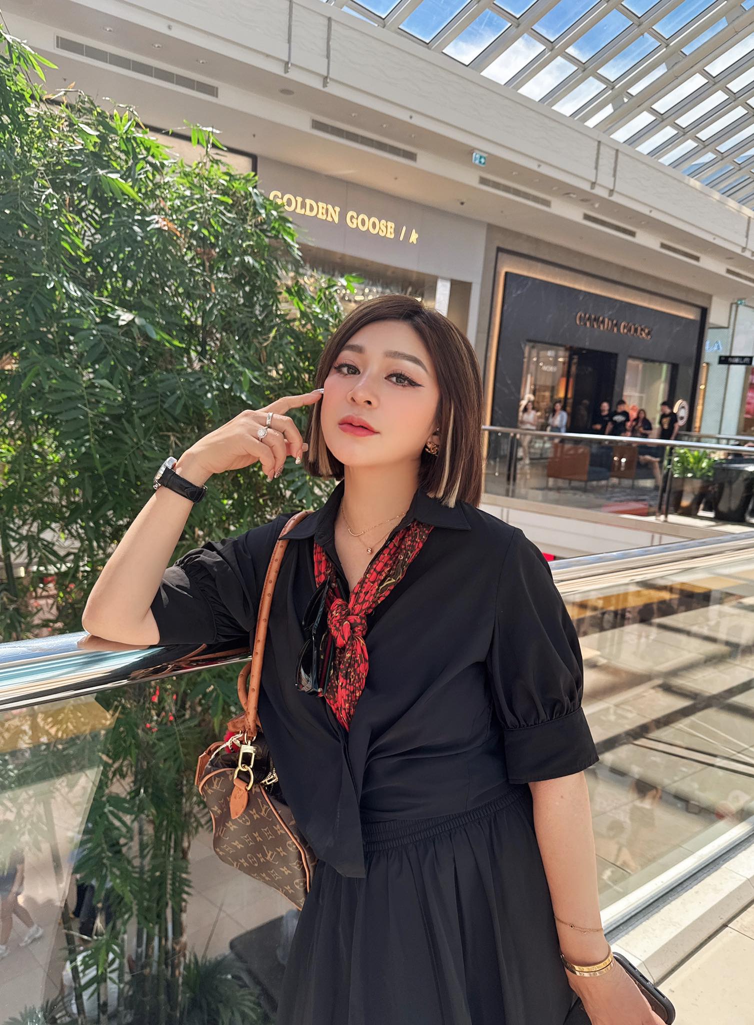 笑起來好僵？王彩樺現身婚禮「不自然塑膠臉」被酸整過頭　「撞臉古文物」她無奈回應