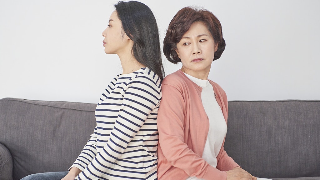 照顧開刀後婆婆！公公搬進來耍廢「還吃掉婆婆補品」　媳婦崩潰「2個月只給我這金額」：比外勞不如