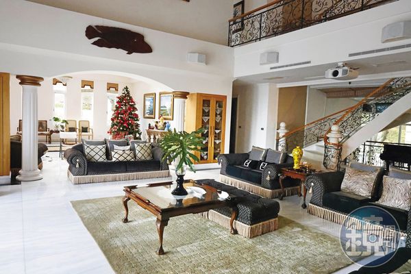 30億水泥老董玩很大！被控「帶傳播妹回家爽玩」飆罵正宮　本人委屈喊：「家有惡妻」