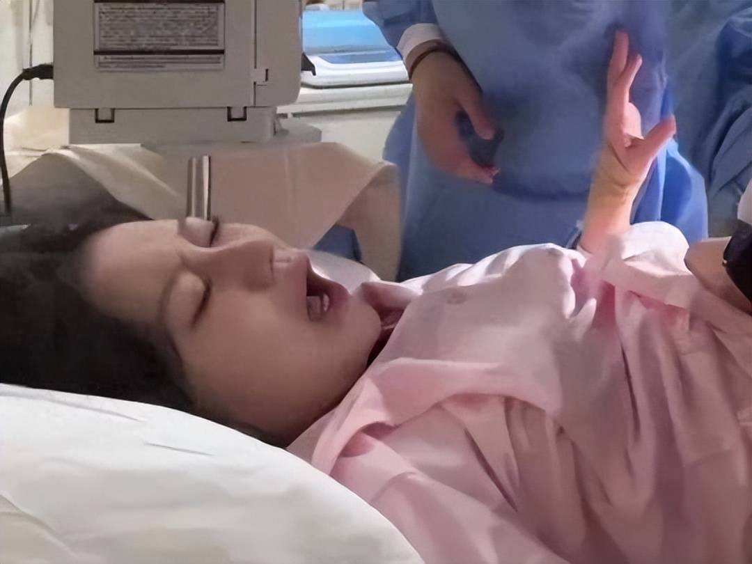 生產之痛超乎想像！待產室牆面抓痕揭露母愛的偉大與無知的家屬