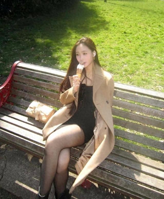 17歲星二代許韶恩「公園甜筒照」引熱議！網友：這風格太懷舊？
