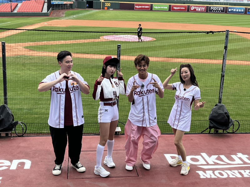 阿翔突PO「醫院自拍憔悴照」嚇壞粉絲！認了「摯愛檢查出腦瘤」：一收工就趕去醫院陪床