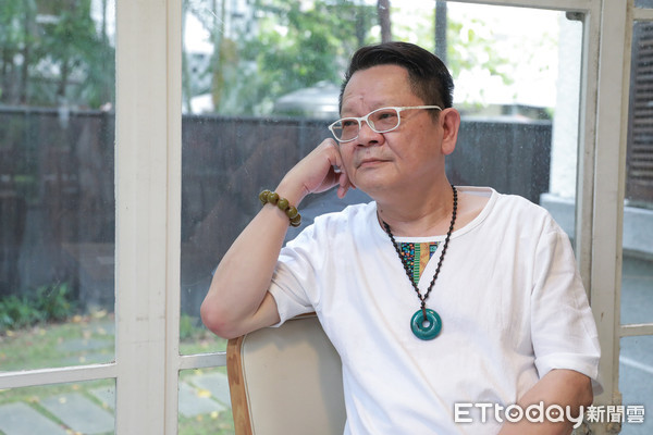 70歲鄭進一罹癌！老來得女「浪子變女兒奴」　做36次放療豁達喊：「活到70歲也夠了！」