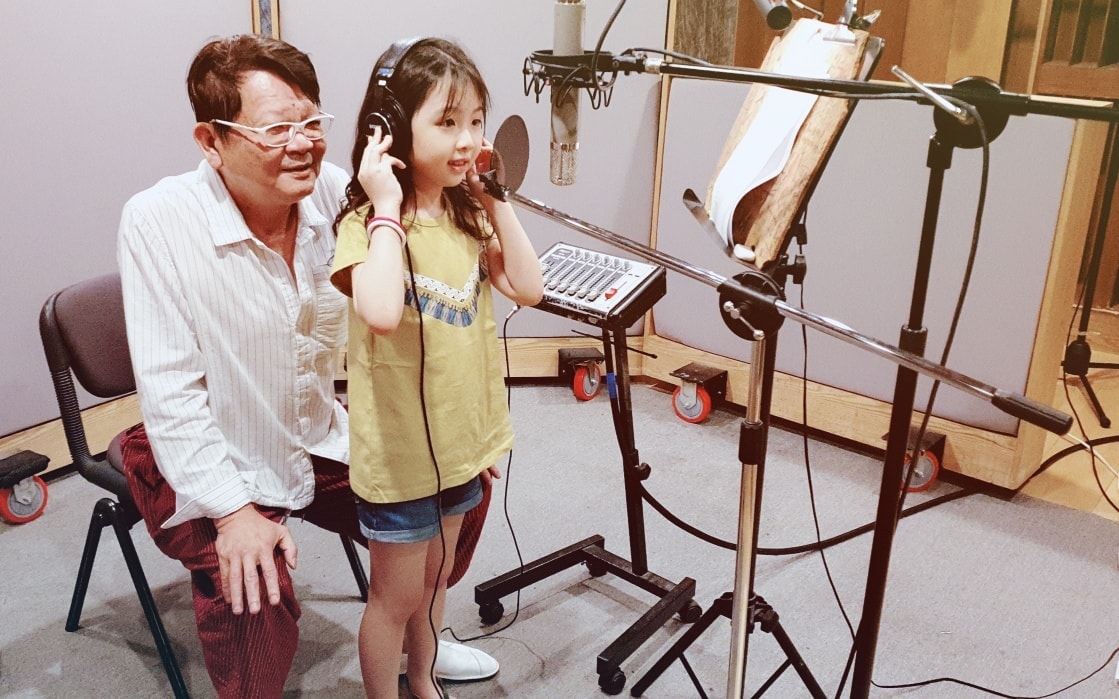 70歲鄭進一罹癌！老來得女「浪子變女兒奴」　做36次放療豁達喊：「活到70歲也夠了！」