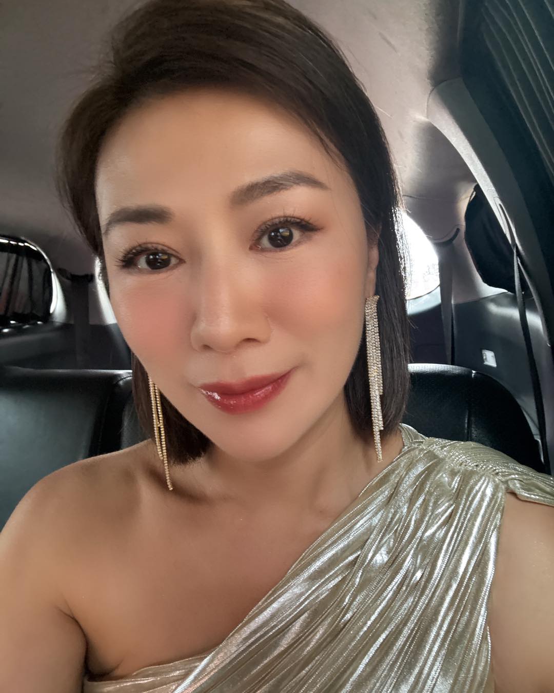 從螢光幕到事業巔峰！連靜雯戰勝怪病華麗轉身，45歲凍齡秘訣曝光