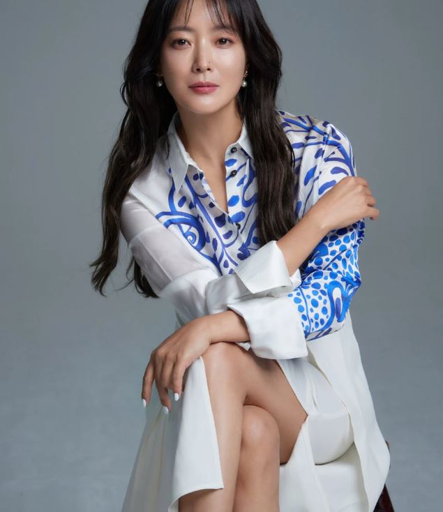 「韓國第一美女」金喜善48歲近照曝光！歲月痕跡難掩絕世風華，網友驚嘆：依舊美得窒息