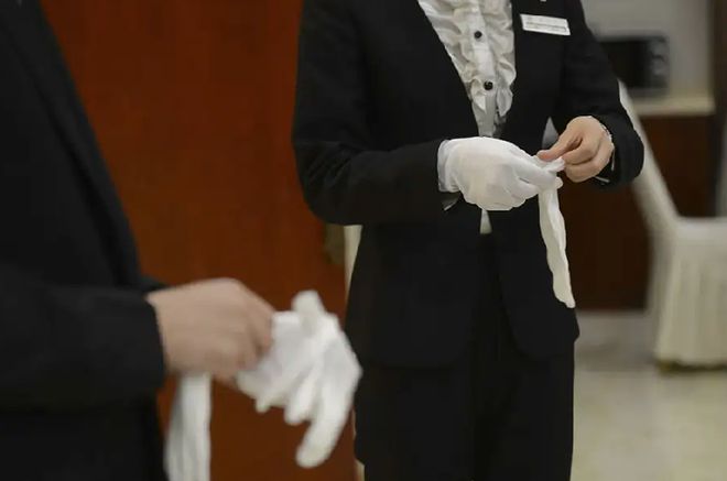 葬禮上的冷清啟示：當酒肉朋友散去，你還剩下什麼？