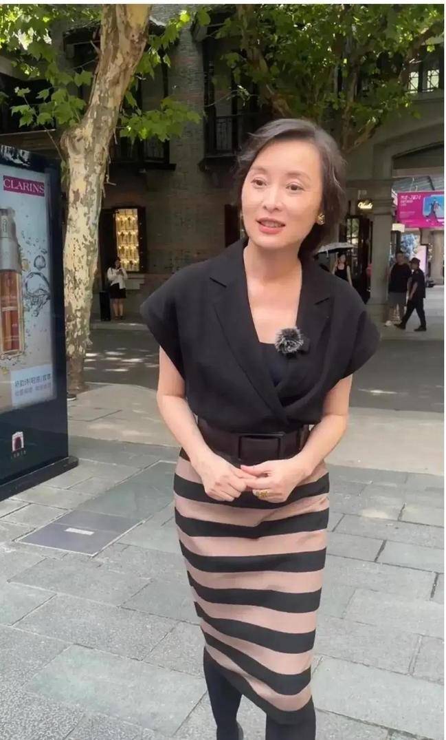 偶遇53歲女星!不婚不育「素顏氣質優雅」 一回眸「越老越美」:太驚艷了