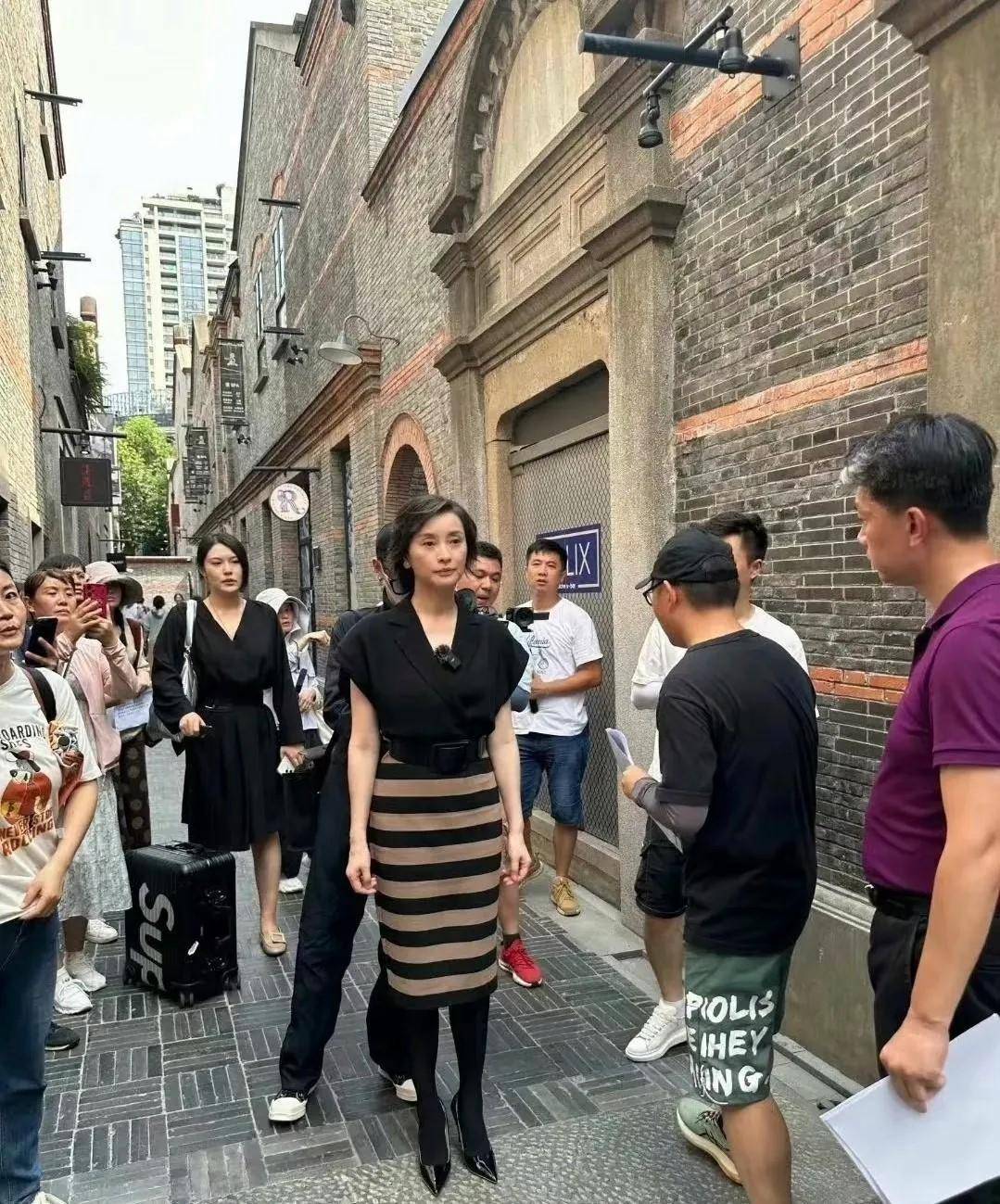 偶遇53歲女星!不婚不育「素顏氣質優雅」 一回眸「越老越美」:太驚艷了