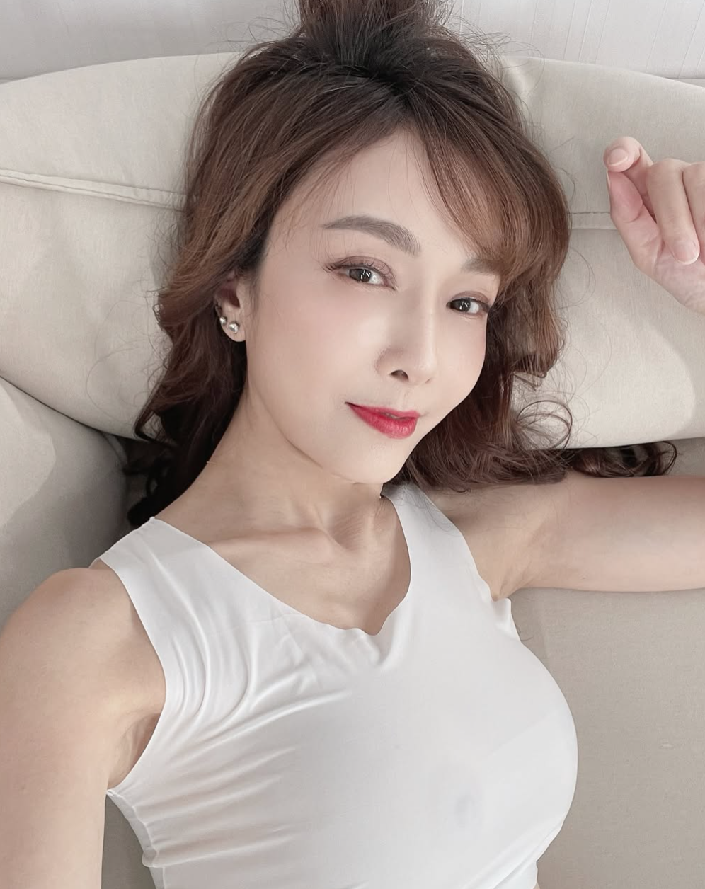 才因詐欺遭停權！59歲美魔女赴日「驚傳遭海關攔下」　崩潰還原經過：「被帶到房間摸全身...」