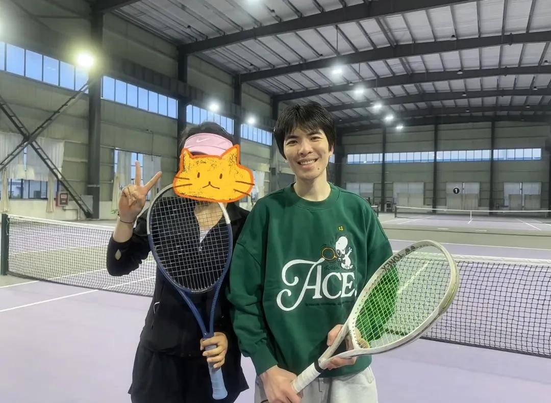 網球場上的甜蜜時光！蕭敬騰與愛妻林有慧的運動日常，年齡差距下的真愛故事
