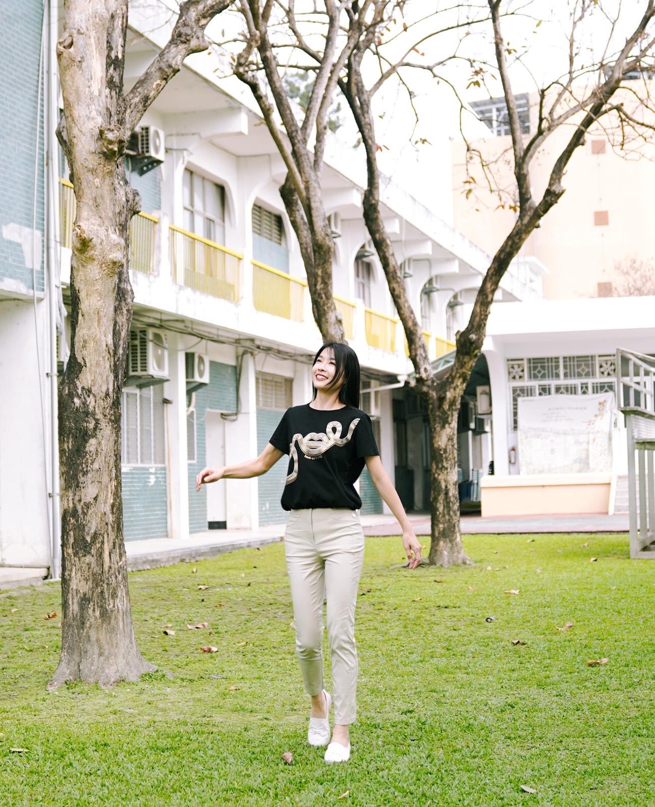 離婚8年傳喜訊！45歲小嫻「突穿婚紗現身」笑容燦爛　認「被問100次感情現況」鬆口回應了