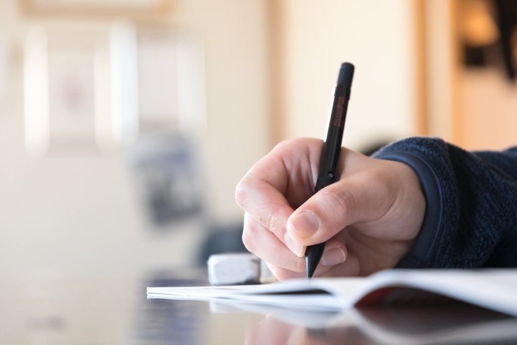 台中國小老師「水杯遭學生滴一滴」送急診1周 !校方證實發聲了