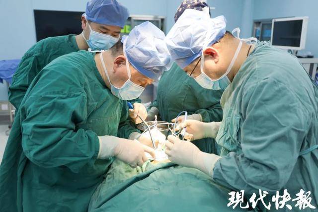 7歲女童胃中驚現2公斤髮團！醫護團隊歷時2小時成功取出