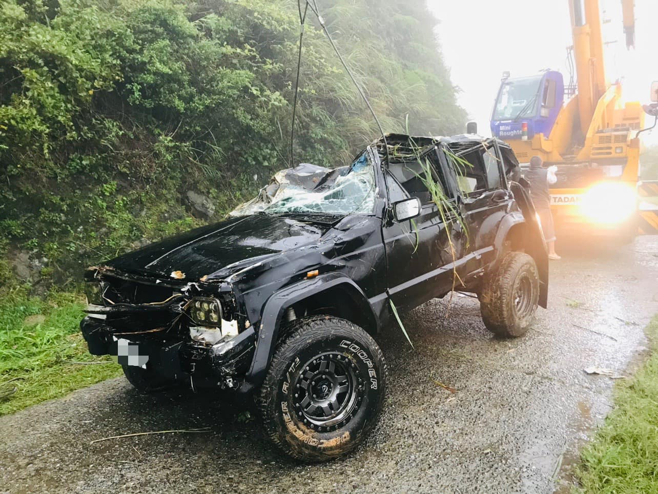 才升格當爸！本土歌手爆「意外墜谷」車上還載4人　「翻滾8圈嚴重變形」：再晚就沒命