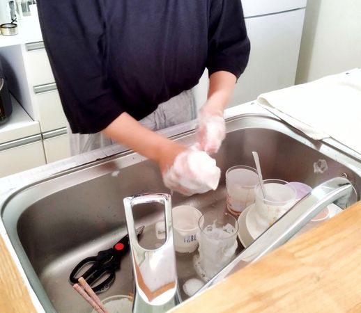 人妻崩潰！岳母洗碗「遭女婿肚頂後背」　她淚告「子宮、膀胱下垂」下場曝光