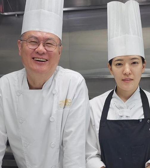 紅遍全台灣！64歲大咖名廚「親目睹爸爸車禍」　見媽媽趕到崩潰「爸爸死了...」