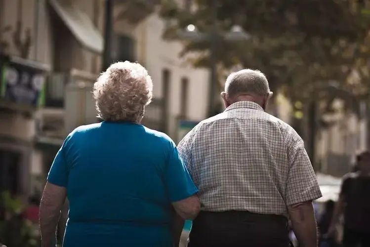 父親離婚後消失30年，病逝後兒子突現要求分產，法院判決引熱議