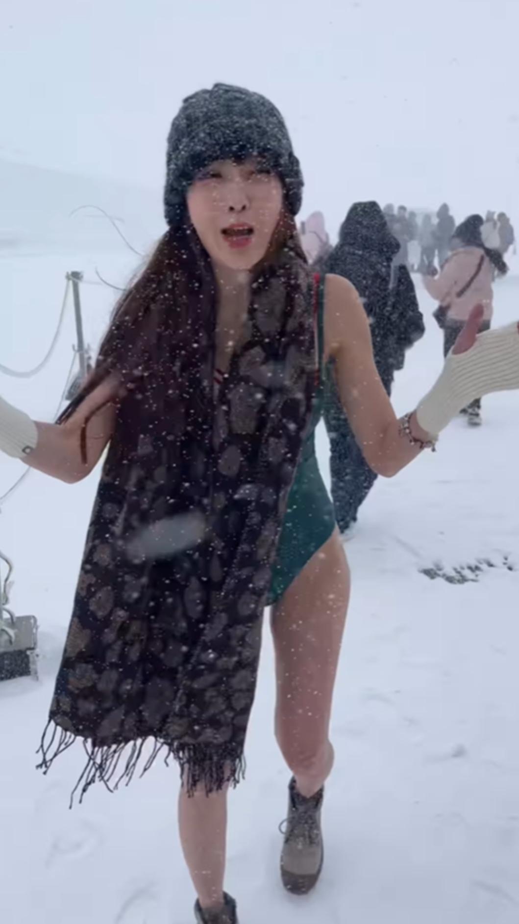 美魔女旅遊又出事！台灣58歲火辣女星「零下6度堅持穿比基尼」　下秒「瞬間失溫瀕死僵硬」慘況曝光