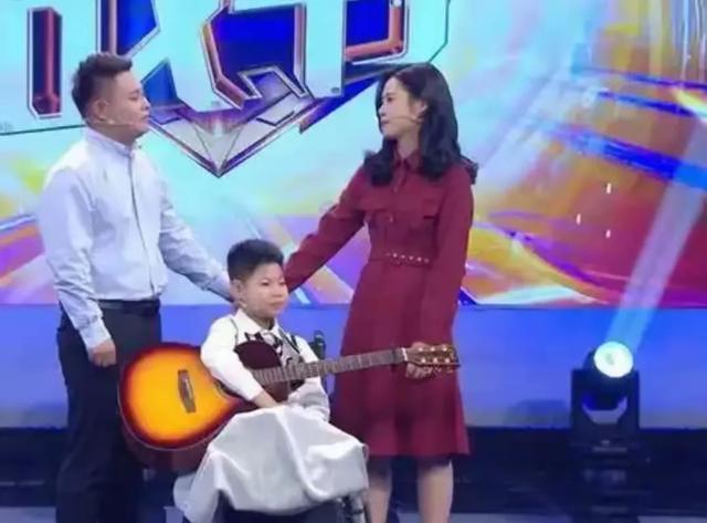 小男孩癱瘓「遭生母拋棄」！繼母心疼接手「換尿布、學復健」　「10年後一幕」眾人鼻酸