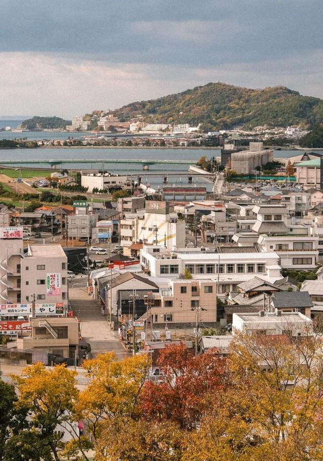 77歲富豪豪擲30億追愛22歲嫩模 爺孫戀3個月後離奇暴斃 真相令人震驚