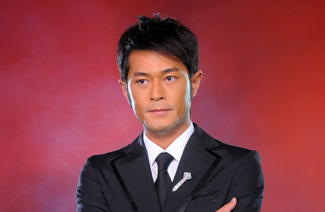 遇車禍！古天樂被撞「彈飛十多公尺」昏迷　他陪病床痛喊「趕快醒過來」