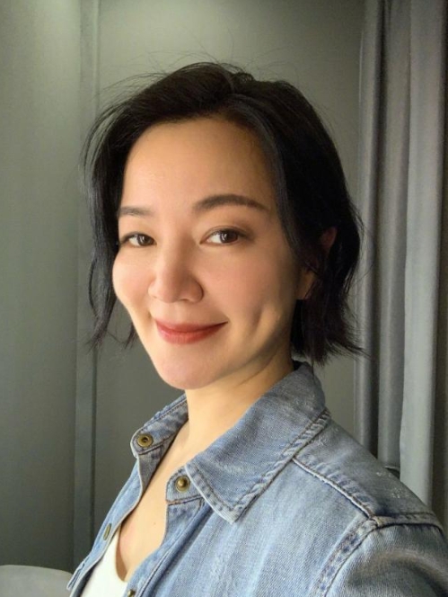 嫁活佛淡出11年！46歲阿雅「罕見同框女兒」熱跳當年剉冰舞　網見母女檔「驚訝基因太強大」：可以出道了～