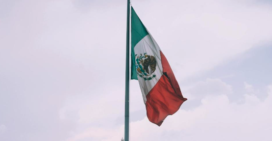 市長候選人「掃街拜票遭射擊」！全程直播畫面曝光「3人當場身亡」