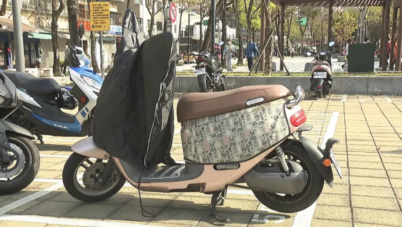 一堆人不知道！機車上有1物「被檢舉秒開罰」　內行苦笑：「瞬間噴了1800元」