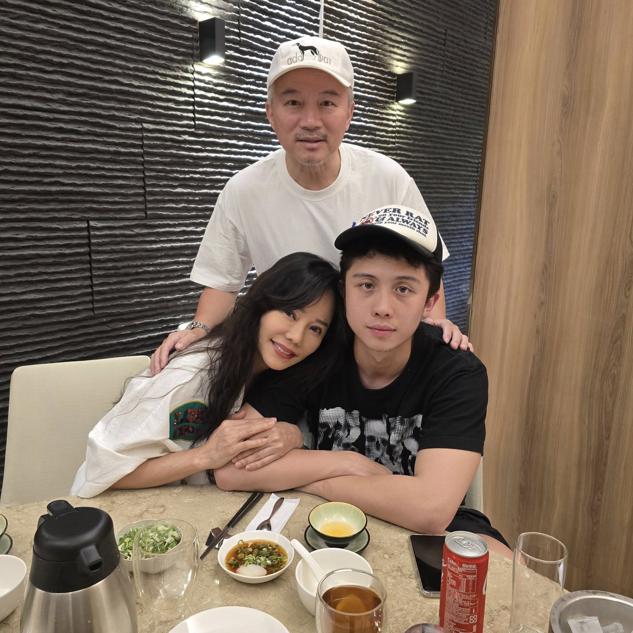 出事了！63歲狄鶯驚傳「噴血毀容送醫」　傷勢曝光